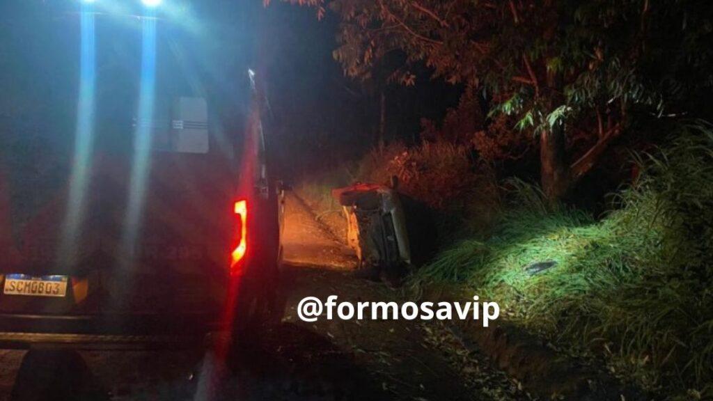 Carro que trafegava na estrada do João Cara Limpa capotou na GO 484