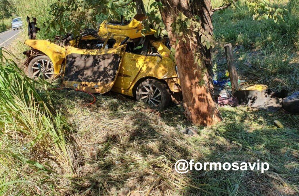 Carro fica totalmente destruído em grave acidente na estrada do Itiquira