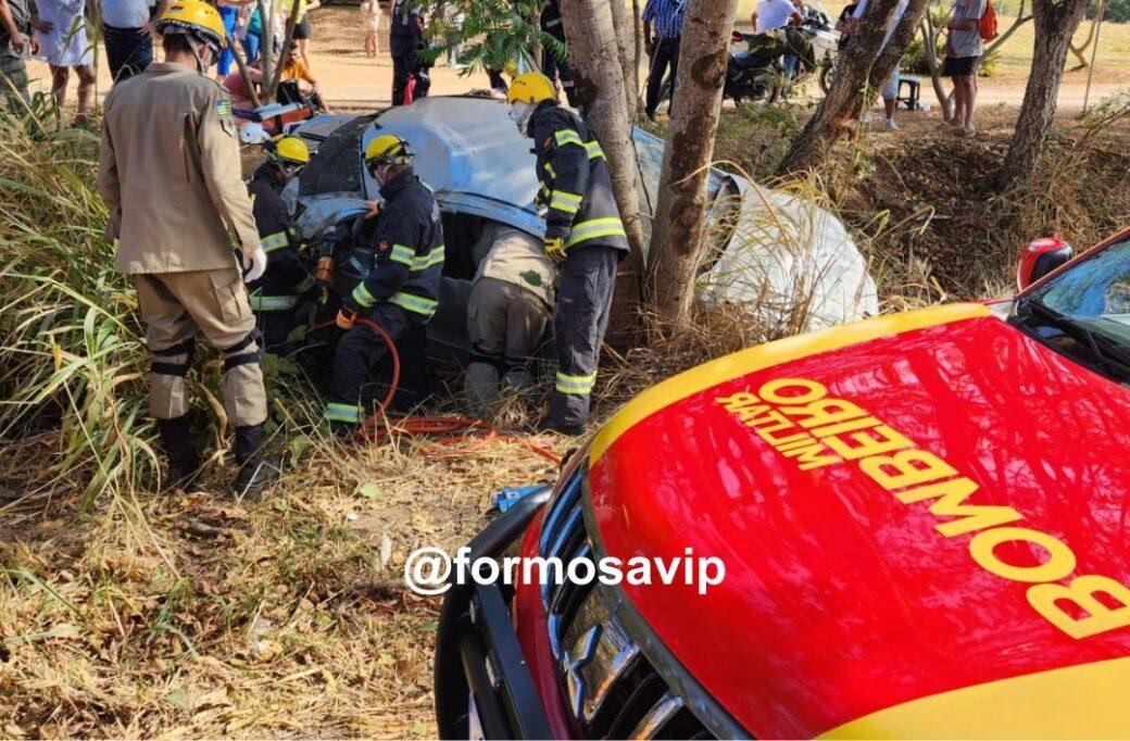 Saída de pista e capotamento na GO 116 próximo ao restaurante Don Fernando com cinco vítimas