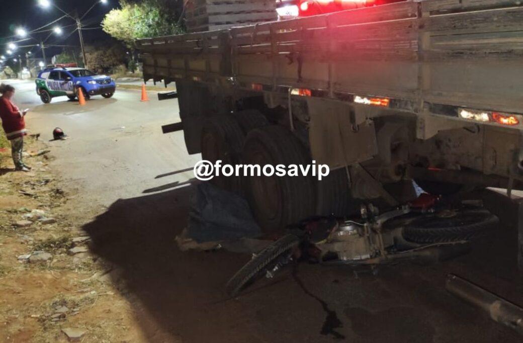 Motociclista fica ferido em grave acidente com Caminhão no Parque Vila Verde