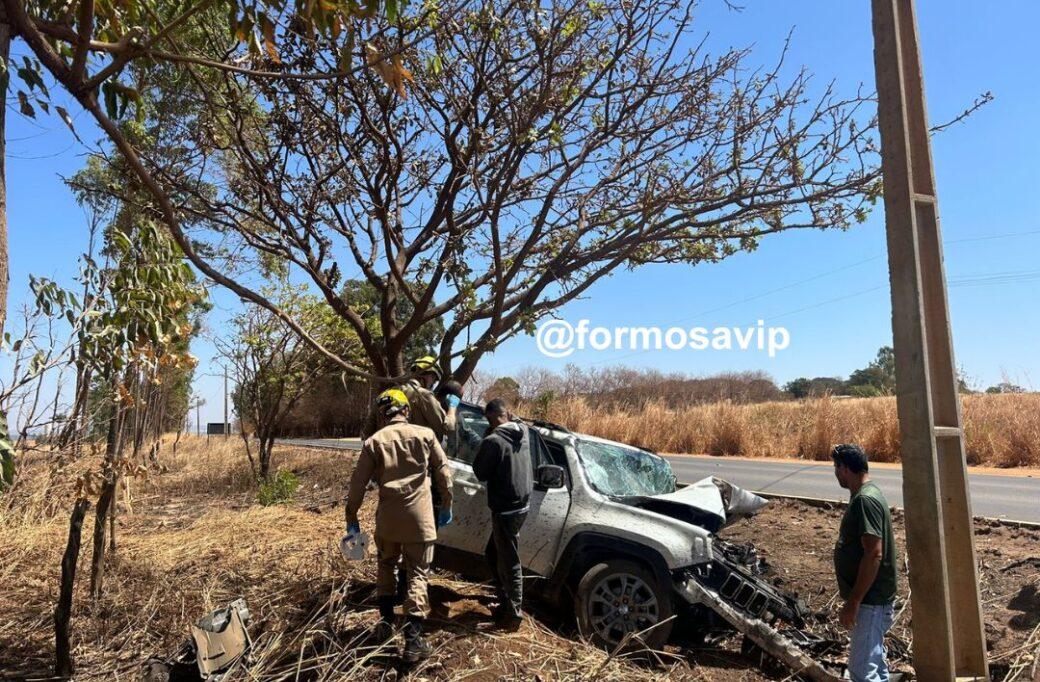 Capotamento na BR 020 e na GO 430 leva os condutores e um bebê ao hospital